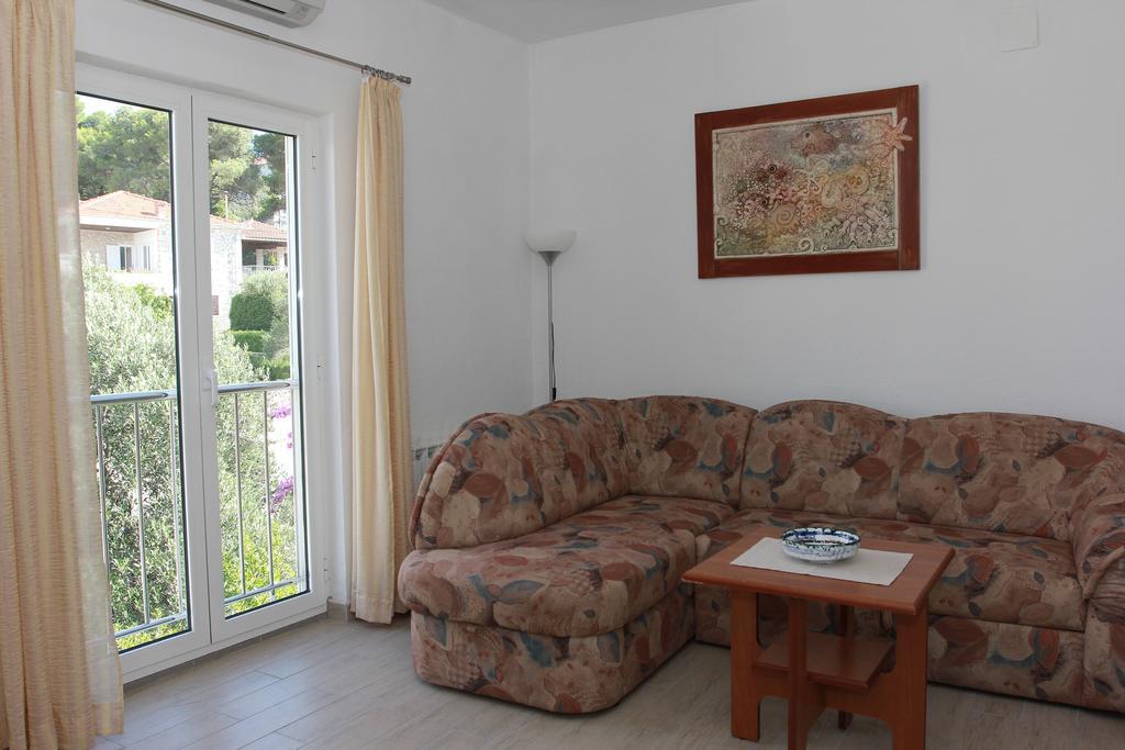 Marina Apartment Postira